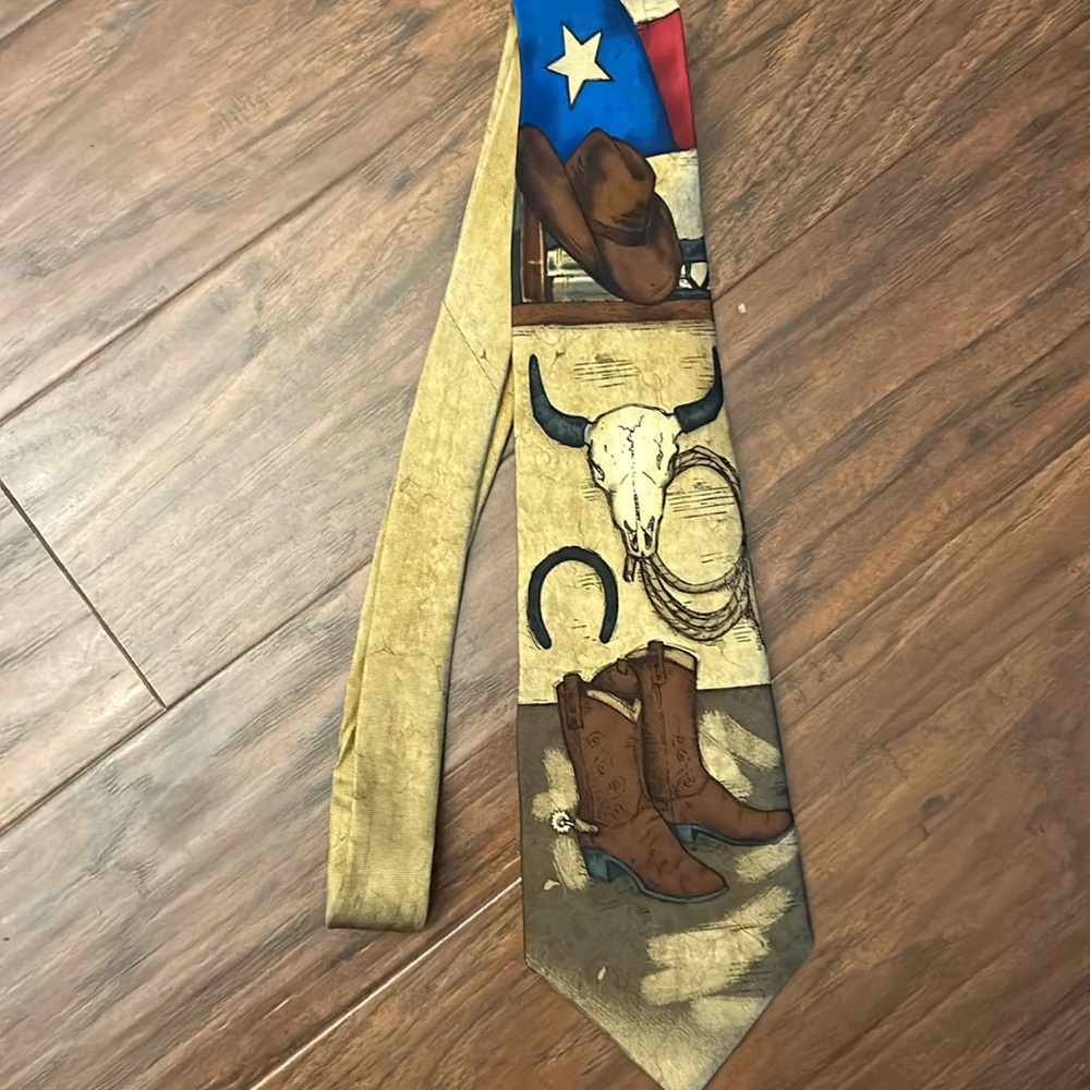 Eagle wings tie
109%silk
Gold western tie